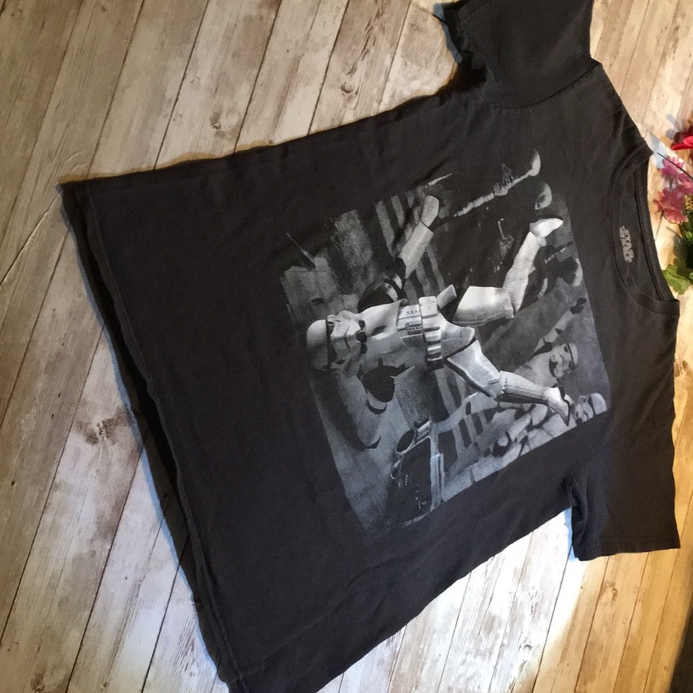 Star Wars T-shirt distressed size small